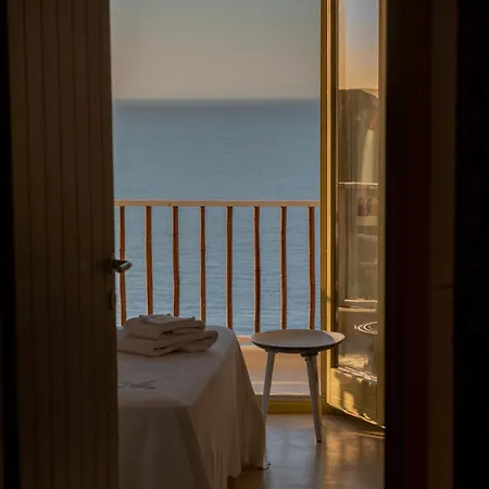 Off The Beaten Path! Maisonette & Pool