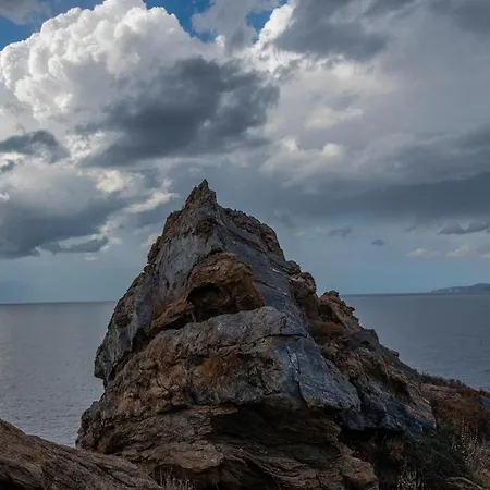 Off The Beaten Path! Maisonette & Pool * Kithnos