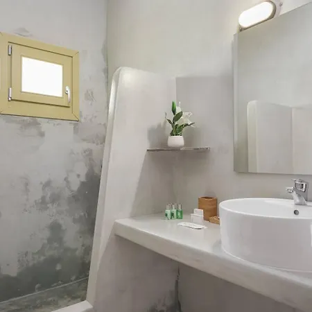 Off The Beaten Path! Maisonette & Pool *