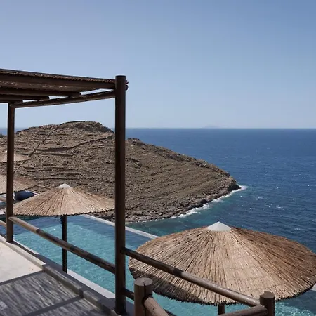 Off The Beaten Path! Maisonette & Pool
