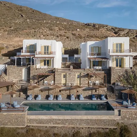 Off The Beaten Path! Maisonette & Pool