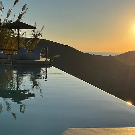 Off The Beaten Path! Maisonette & Pool *