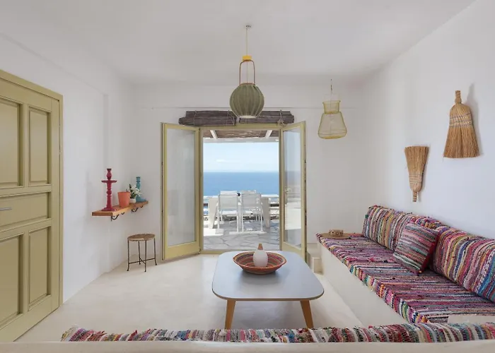 Off The Beaten Path! Maisonette & Pool