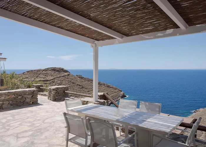 Off The Beaten Path! Maisonette & Pool