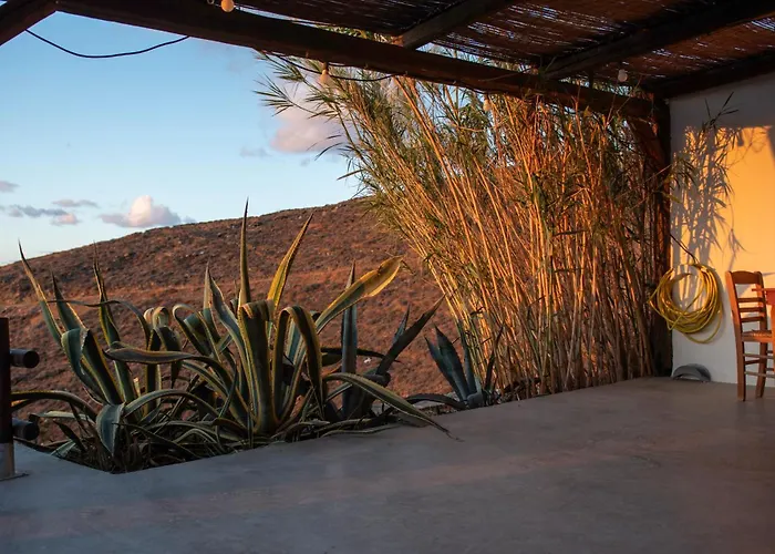 Off The Beaten Path! Maisonette & Pool Сasa de vacaciones