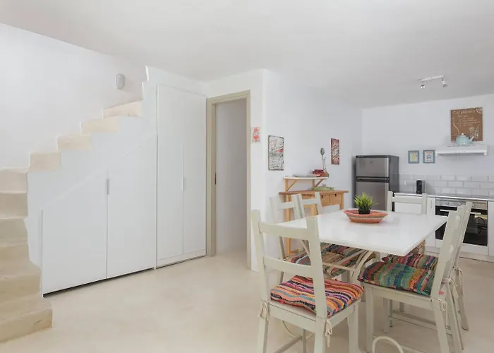 Off The Beaten Path! Maisonette & Pool *