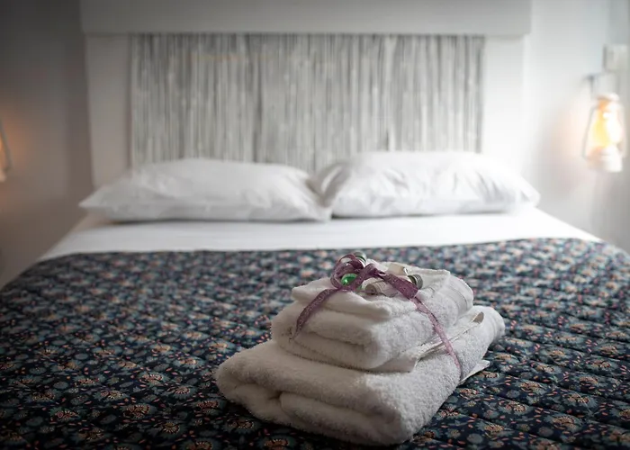 Off The Beaten Path! Maisonette & Pool *