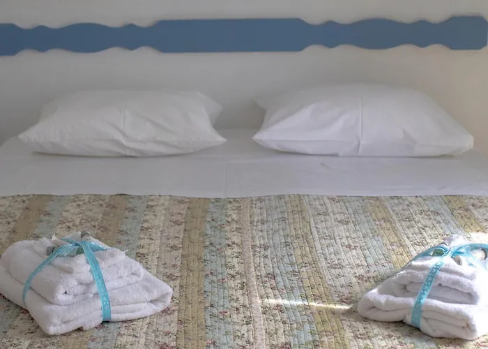 Off The Beaten Path! Maisonette & Pool *