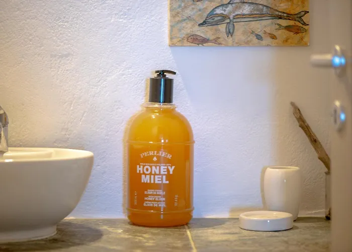 Off The Beaten Path! Maisonette & Pool Сasa de vacaciones *