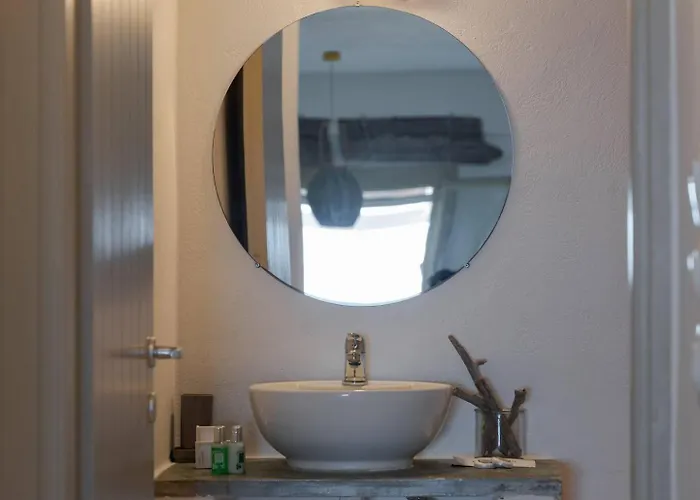 Off The Beaten Path! Maisonette & Pool *