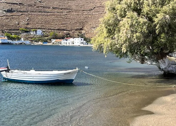 Off The Beaten Path! Maisonette & Pool